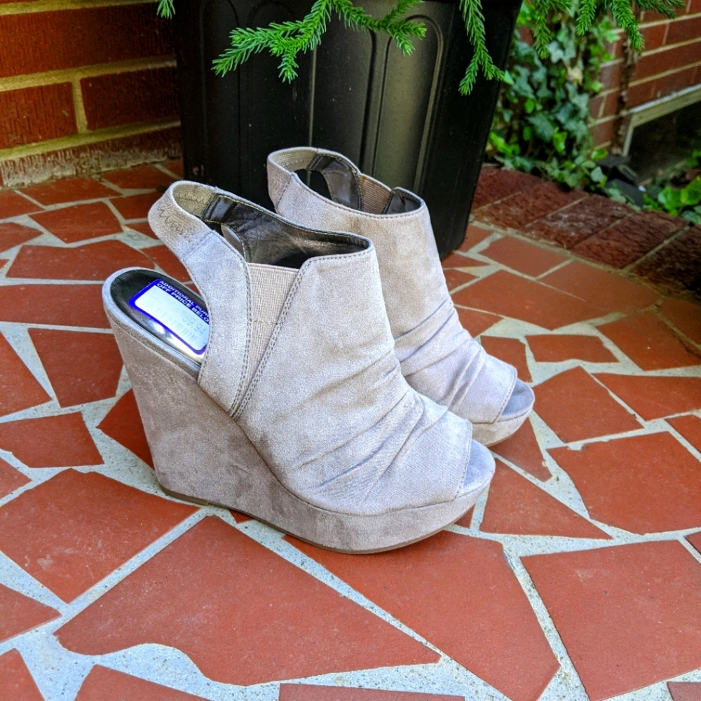 Carlos wedge booties